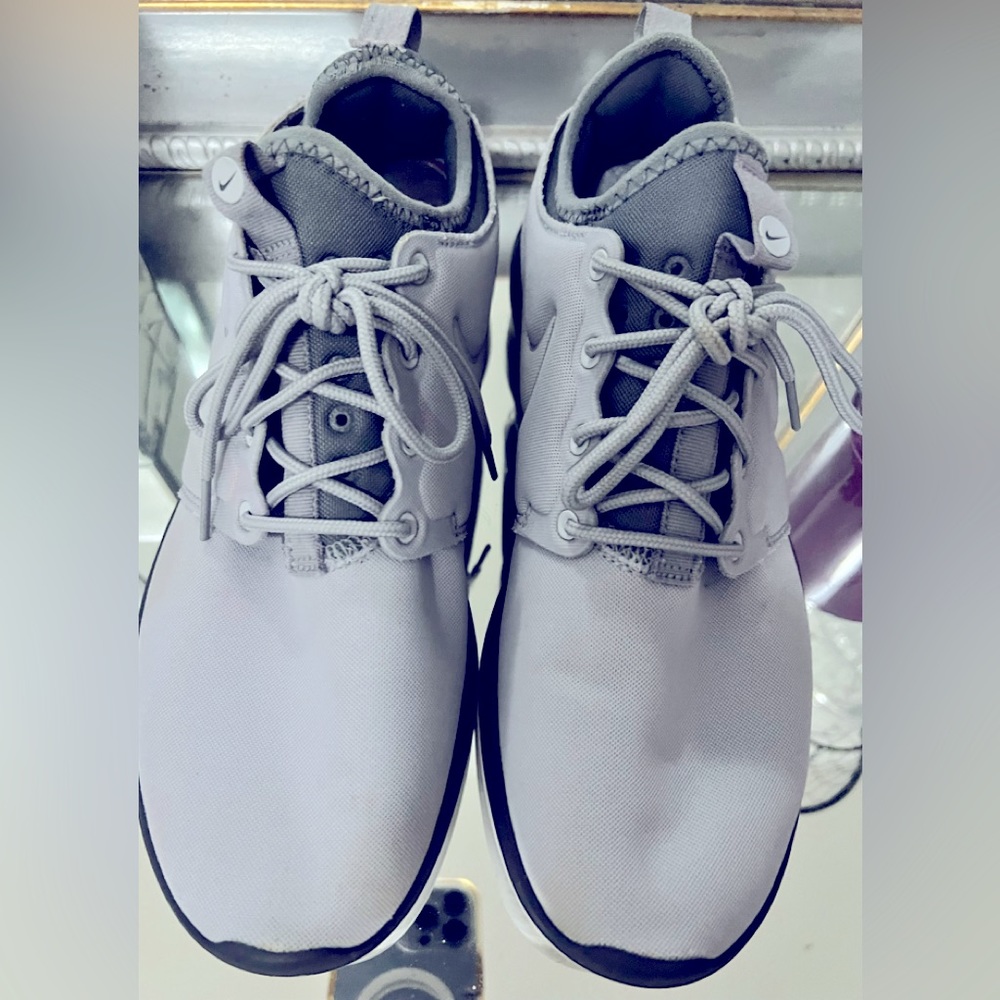 Nike sneakers woman’s size 10 light normal wear gray please good used condition.